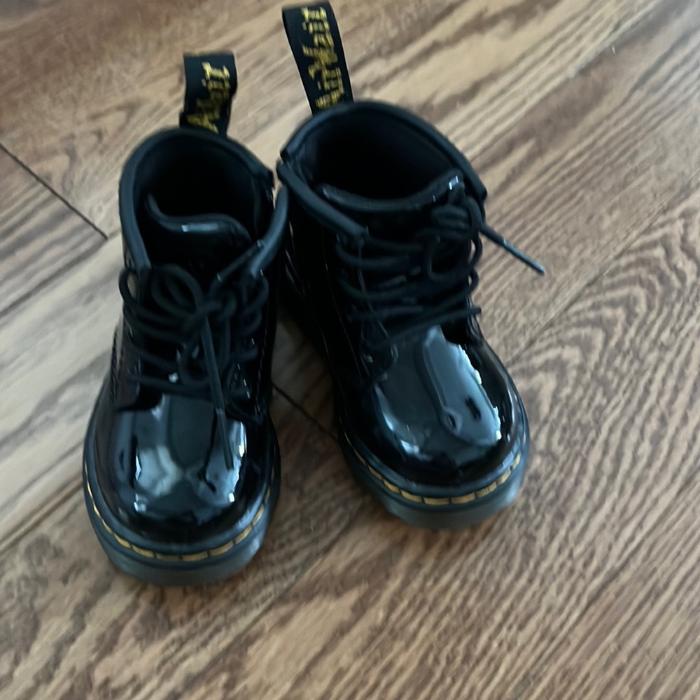 Dr Martens toddler size 5 black patent leather boot worn once